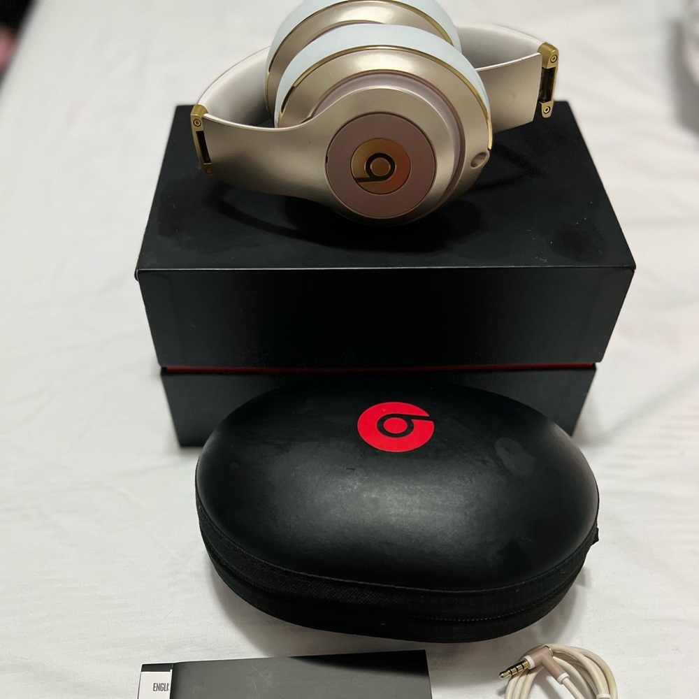 Used like new, if you want to buy it outside this page $200 plus shipping
